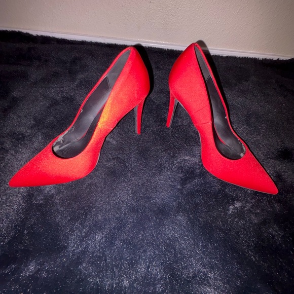 Elegant Red Stiletto Heels - Picture 3 of 10